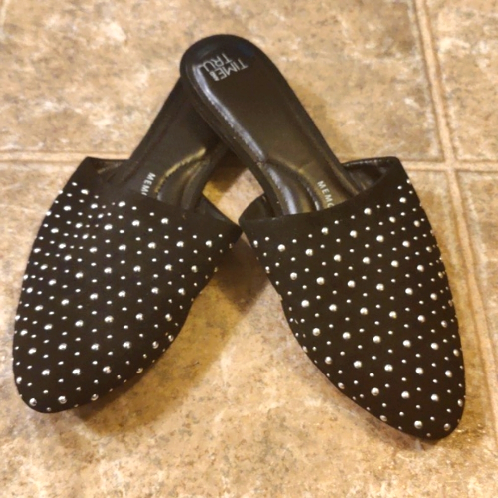 Shoes - Picture 2 of 4